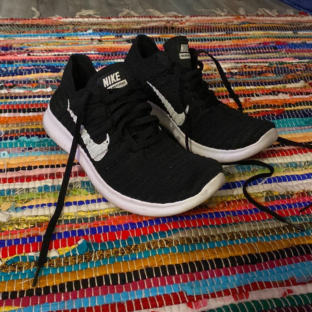 Nike Free Run Flyknit Running Shoes Black and White